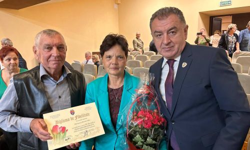 Peste 90 de cupluri din Piteşti au fost premiate