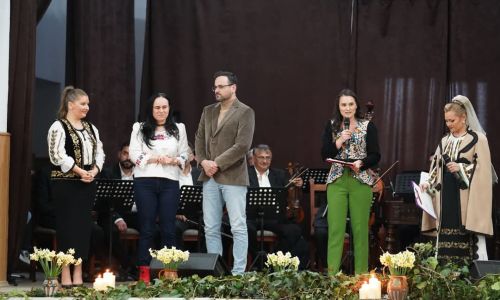 “Hora Florilor” – sărbătoare de suflet la Mihăești!