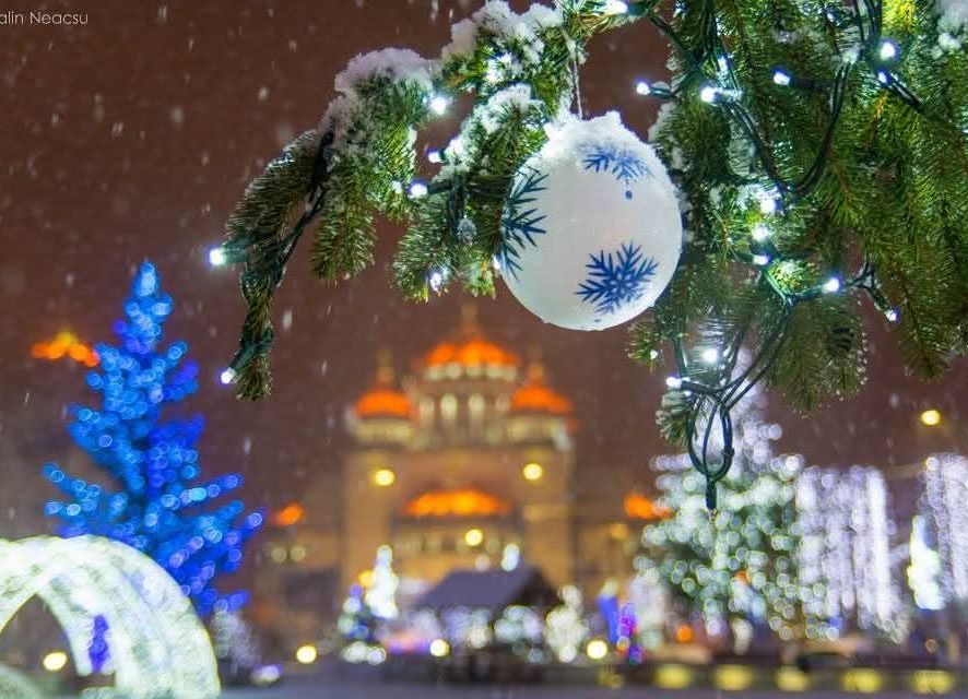 Mâine se aprind luminițele de sărbători la Mioveni