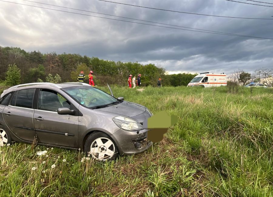 Accident în Argeș! A ajuns cu mașina pe câmp!