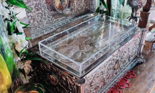 Racla cu moaștele Sfântului Nectarie va ajunge la Biserica „Sfântul Nicolae” din Racovița