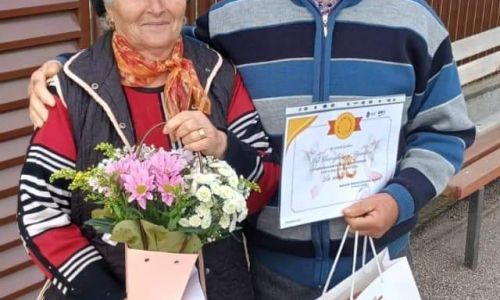 22 de cupluri din Mioveni, premiate pentru 50 de ani de căsătorie