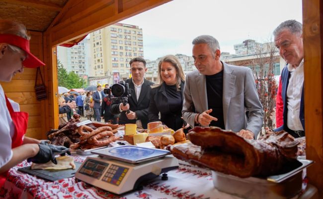 Ministrul Agriculturii s-a întâlnit cu producătorii argeșeni la “Toamna Piteșteană”!