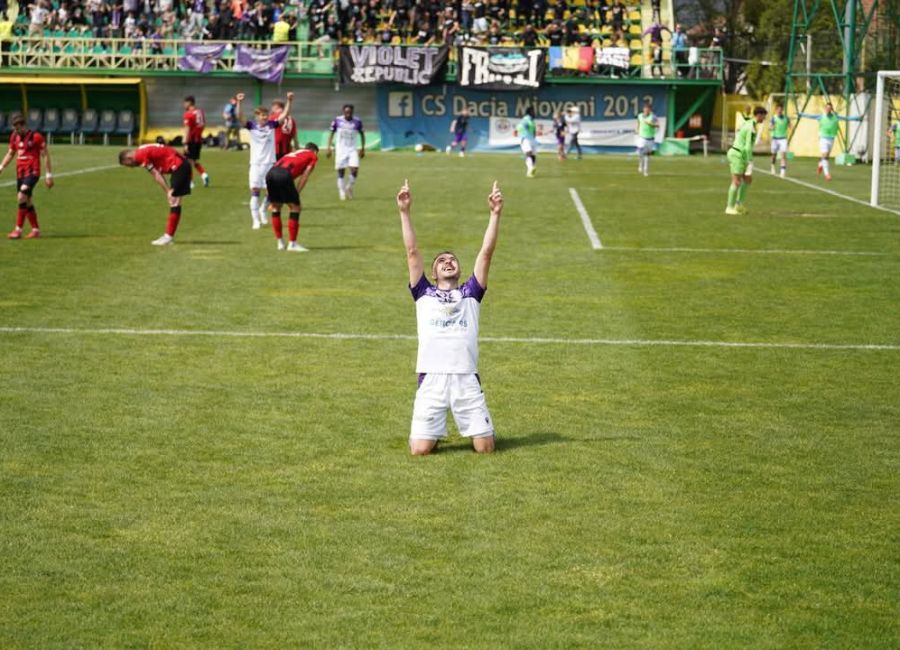 Un suporter a MURIT la meciul lui FC Argeș