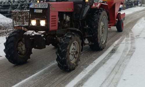 La Ștefănești se lucrează la deszăpezirea drumurilor!
