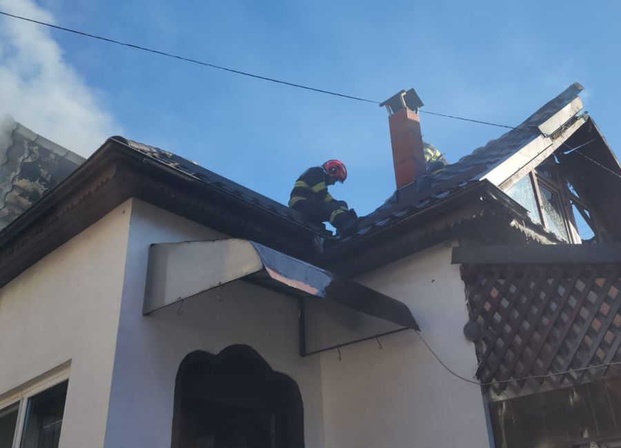 ACUM! INCENDIU într-o GOSPODĂRIE din Argeș!