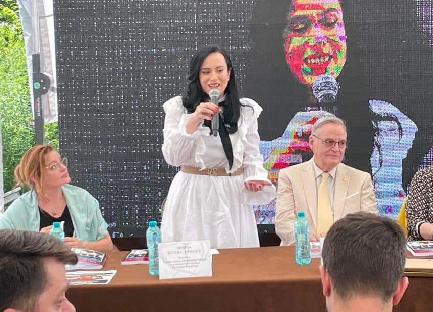 Simona Bucura Oprescu a luat parte la simpozionul "Slove Muscelene"