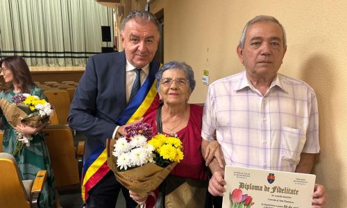 68 de povești de iubire au fost celebrate la Filarmonica Pitești