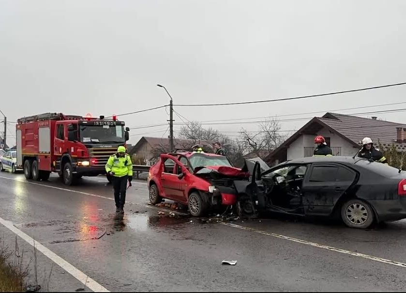 ACUM! Accident cu două mașini în Argeș