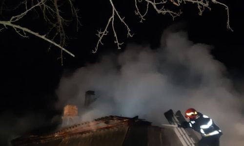 Incendiu în Argeș! Casă mistuită de flăcări