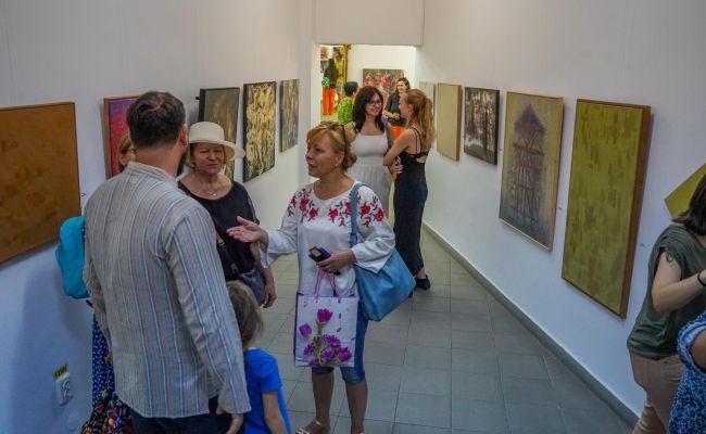 Lucrările a 25 de artiști plastici, la Salonul Argeșean de Arte Vizuale