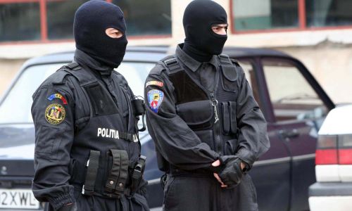 PERCHEZIŢII de amploare! Vindeau DROGURI din închisoare