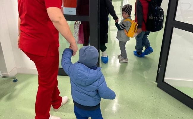 Creșa „Albina” din Pitești își primește, de astăzi, primii beneficiari.