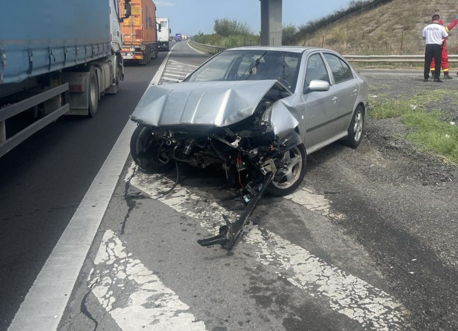 Accident între un camion și o mașină pe A1
