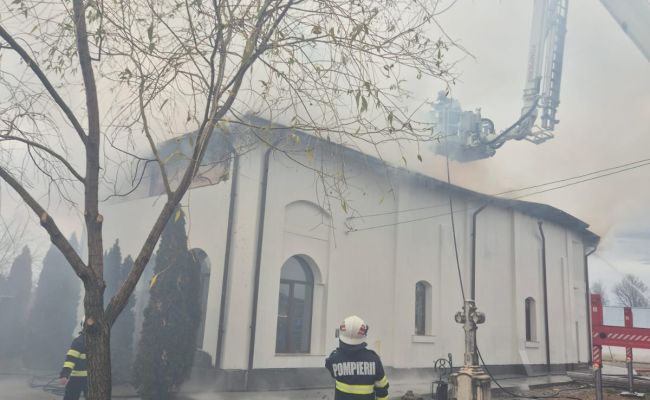 DEZASTRU de Crăciun în Argeș! O biserică a luat FOC
