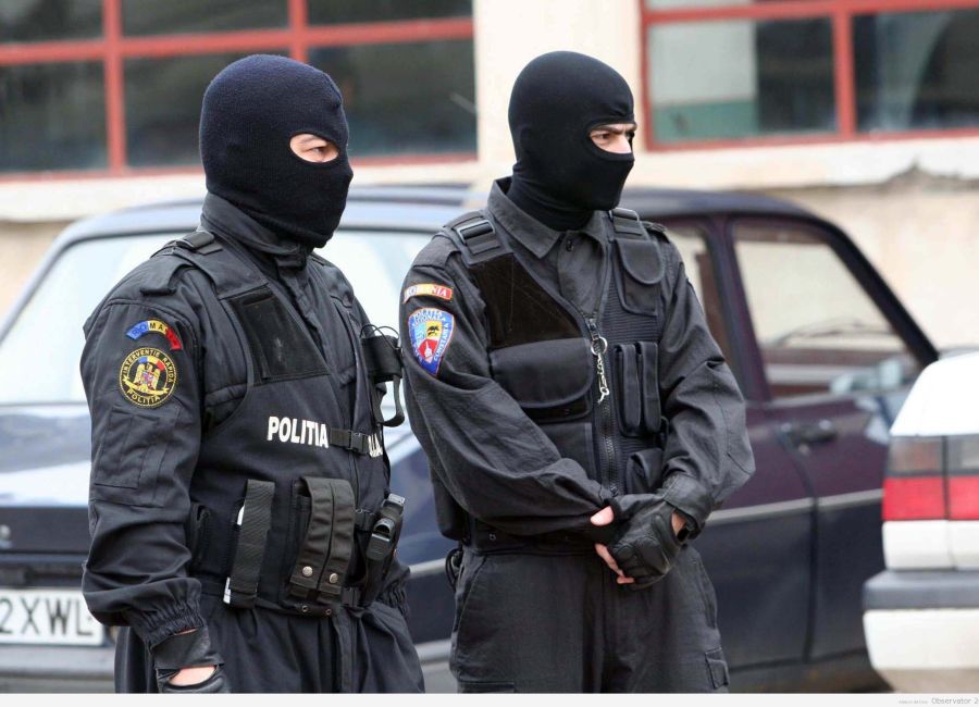 PERCHEZIŢII de amploare! Vindeau DROGURI din închisoare