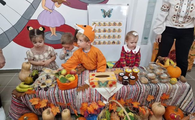 Elevii din comuna Bradu au organizat Târgul Toamnei