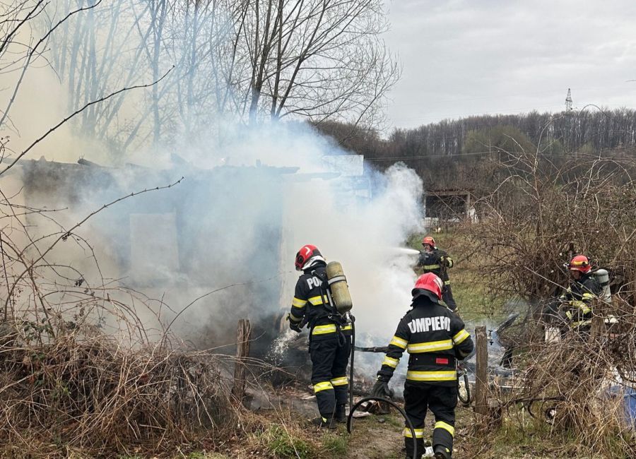 Bătrână MOARTĂ după ce a luat-o somnul cu țigara aprinsă