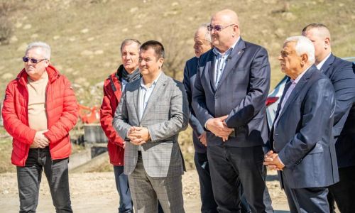 Petre Daea: “Îl felicit pe Ion Mînzînă pentru investițiile record din județul Argeș și pentru că tot timpul este alături de producătorii agricoli!”