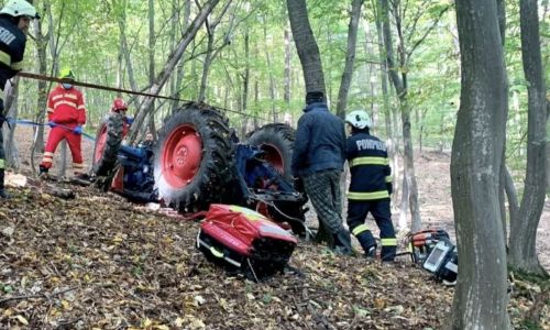 ACUM! Bărbat MORT în Argeș! A fost STRIVIT sub tractor!