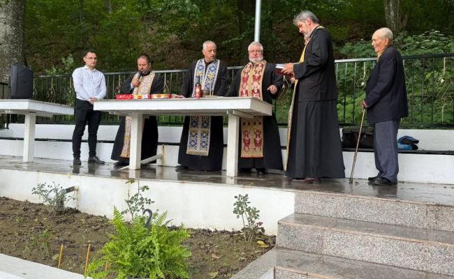 Un izvor și o troiță au fost sfințite la Ștefănești!