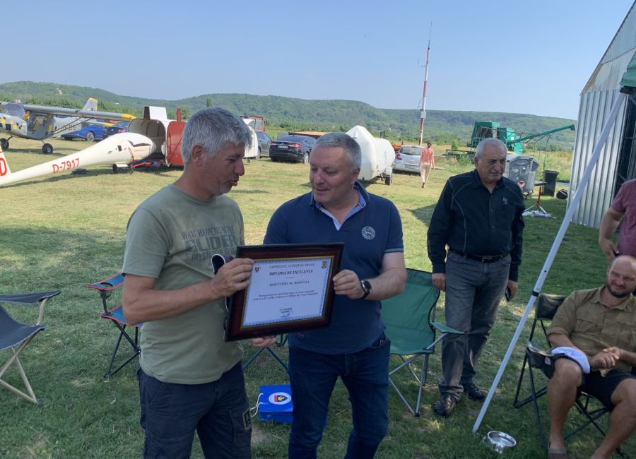 Vicepreședintele CJ Argeș Marius Nicolaescu, la Cupa Magiunului la planorism de la Topoloveni