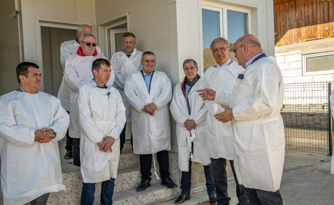 Petre Daea: “Îl felicit pe Ion Mînzînă pentru investițiile record din județul Argeș și pentru că tot timpul este alături de producătorii agricoli!”