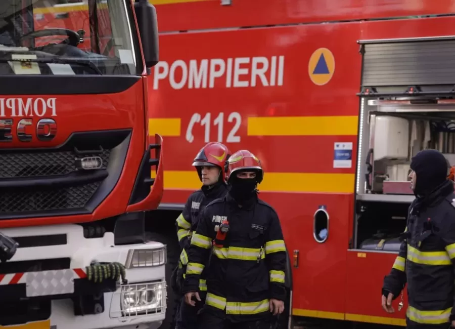 Panică într-un BLOC din Pitești! Incendiu URIAȘ