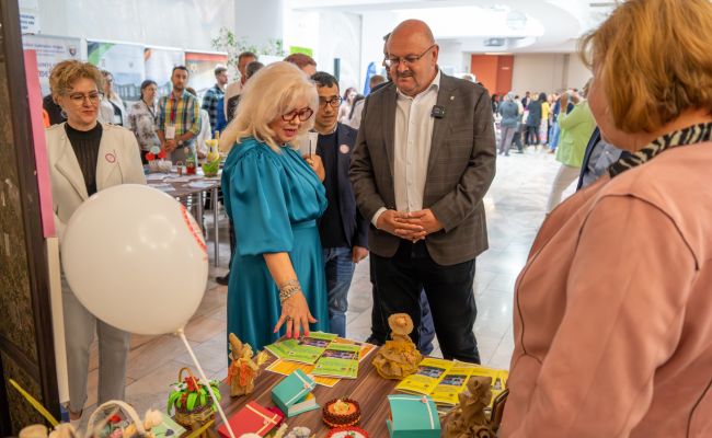 Ion Mînzînă și Cristian Gentea, la Târgul Serviciilor Sociale din Argeș