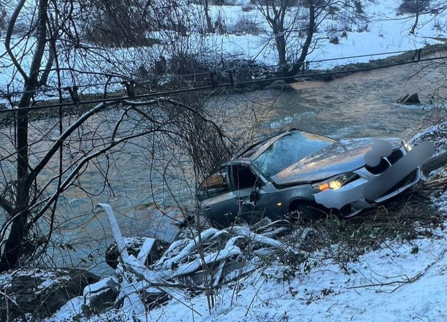 ACUM! Accident GRAV în Argeș! A ajuns cu mașina în RÂU!