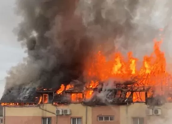 INCENDIU într-un BLOC din Pitești!