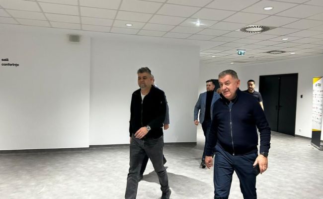 Marcel Ciolacu împreună cu Cristian Gentea la meciul de handbal România-Portugalia de la Pitești