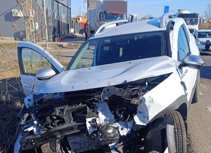ACUM! Accident cu două mașini în Argeș
