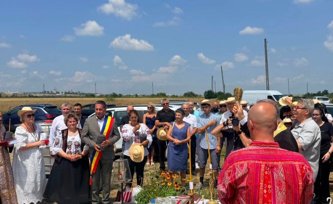 Moment emoționant în comuna Bradu! A fost sfințită o troiță!