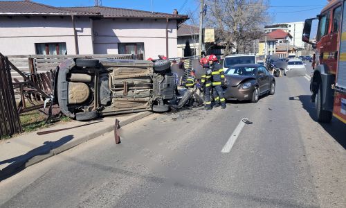 ACUM! Accident cu TREI MAȘINI în Pitești!