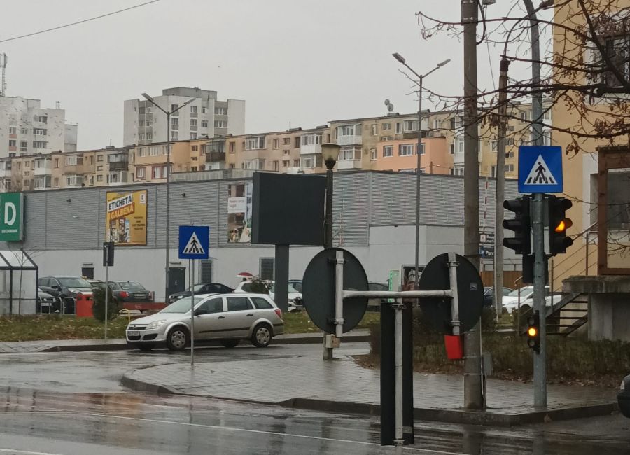 Nou semafor cu buton pe strada Exerciţiu din Piteşti