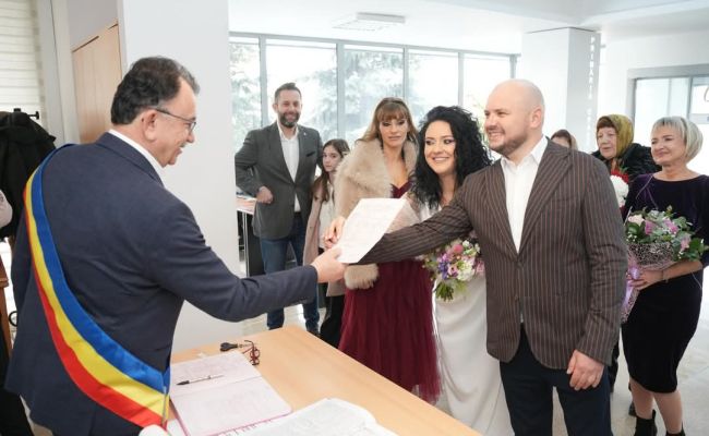 Moment special pentru primarul Aurel Costache! A oficiat prima cununie civilă!