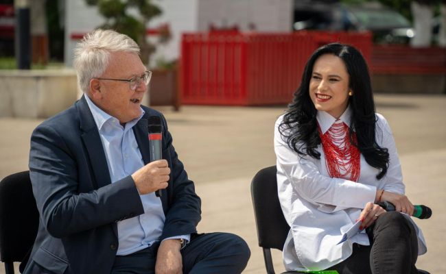 Unul dintre cei mai importanți lideri europeni, în Argeș alături de ministrul Muncii, Simona Bucura-Oprescu, și de președintele Consiliului Județean, Ion Mînzînă!