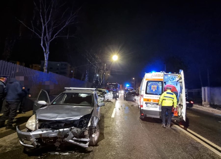 Azi-noapte, accident cu trei mașini în Pitești
