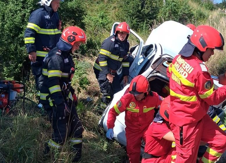 O șoferiță de 34 de ani a provocat un accident grav în Argeș!