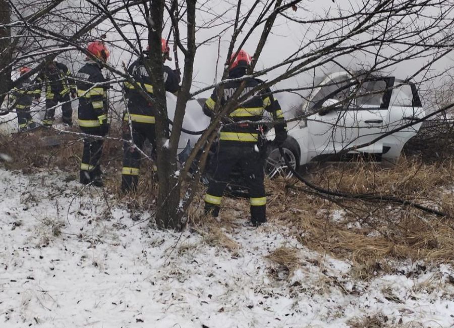 ACUM! Accident cu DOI MORȚI în Pitești! Au MURIT ARȘI în mașină