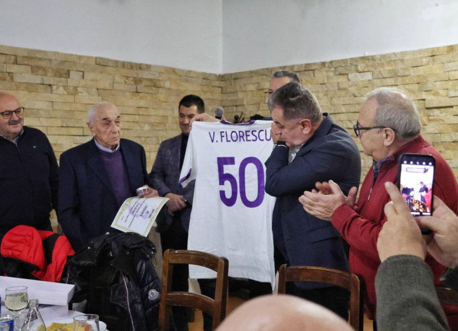 Cristian Gentea și Ion Mînzînă, la celebrarea a 50 de ani de juniorat pentru grupa 1973 a clubului FC Argeș