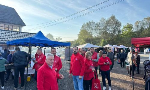 Echipa PSD, alături de primarul Ion Mugurel Minciună și de gospodarii din târgul de la Cetățeni