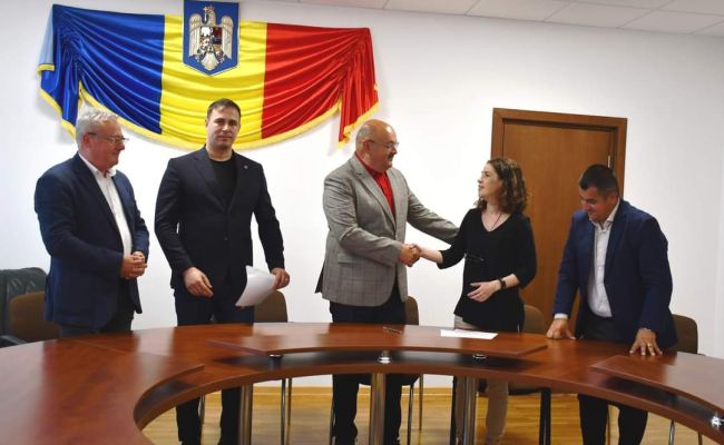 Președintele Ion Mînzînă a semnat contractul de finanțare pentru elaborarea şi/sau actualizarea planurilor urbanistice generale a 10 comune