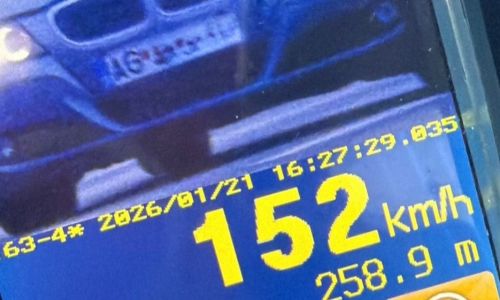 Prins conducând pe un drum din Argeș cu peste 150 de km/h!