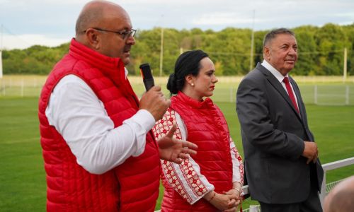 Ministrul Simona Bucura-Oprescu și președintele CJ Argeș Ion Mînzînă, alături de primarul Ion Dumitru și de locuitorii din Albota