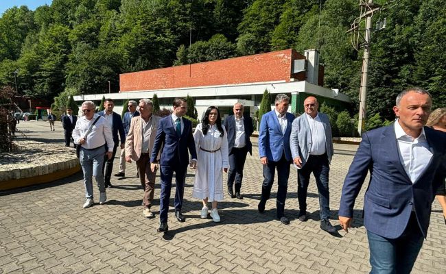 Ciolacu, Simona Bucura Oprescu şi Mînzînă, la semnarea contractului privind retehnologizarea Barajului Vidraru! Proiect de peste 200 de milioane de euro