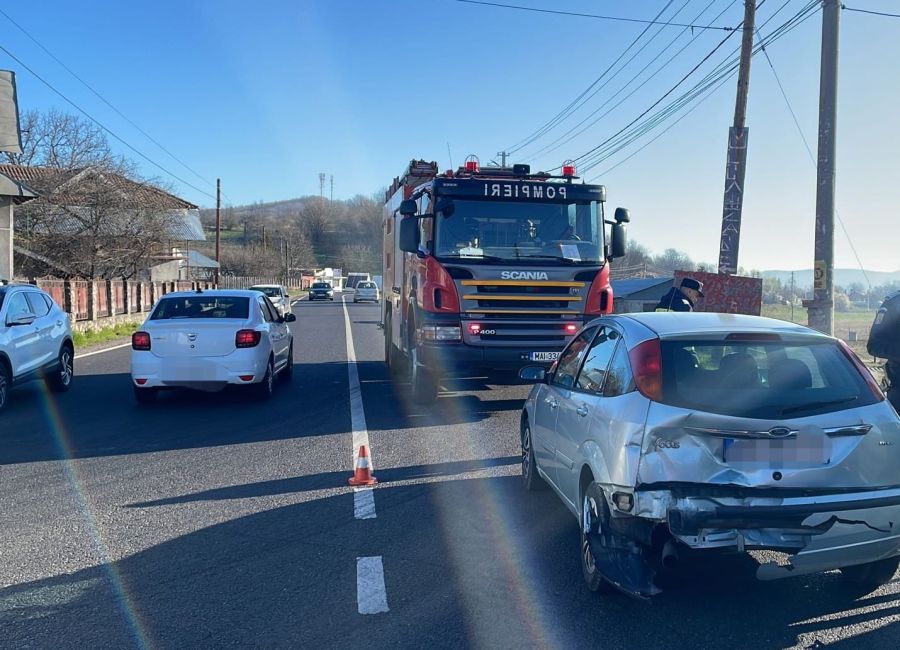 Accident cu două maşini în Argeş