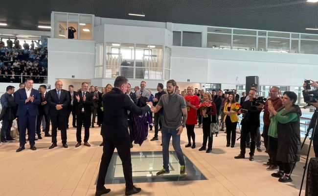 Bazinul din Piteşti, INAUGURAT de ziua lui Robert Glinţă! Gentea i-a oferit CADOU...