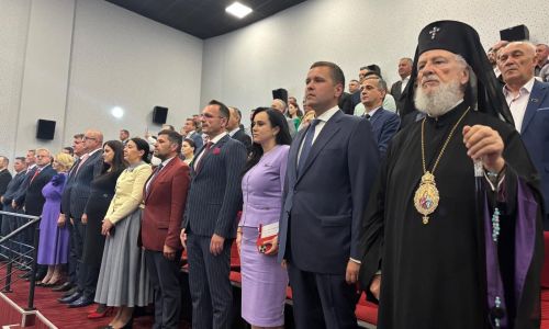 Ministrul Simona Bucura-Oprescu, la Gala de Excelență a Județului Dâmbovița: “Felicitări pentru inițiativa de a pune an de an în lumină oameni care ne inspiră, care clădesc, care nu renunță!”